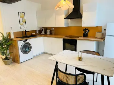 Cuisine ou kitchenette dans l'établissement Nouveau ! Place Gambetta superbe 2 pièces avec cour ensoleillée
