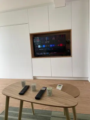 Télévision ou salle de divertissement dans l'établissement Rez de Jardin - Calme & Familiale
