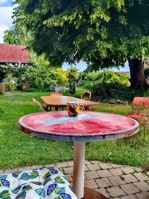 Jardin de l'établissement Tente mongole 4 saisons cosy et spacieux