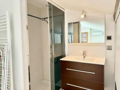 Salle de bains dans l'établissement A l Urban de Champagne - Reims