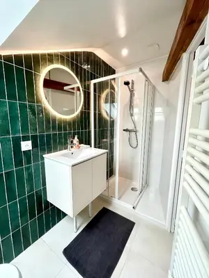 Salle de bains dans l'établissement Le Victor