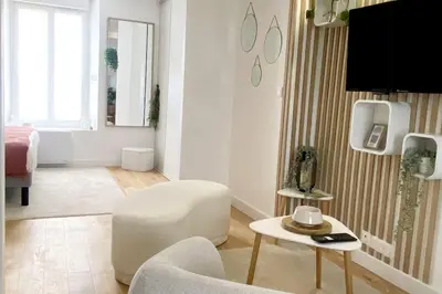 Télévision ou salle de divertissement dans l'établissement Le Villebois
