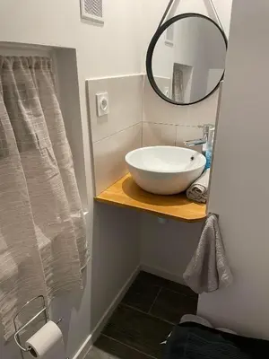 Salle de bains dans l'établissement Maison vintage à Montdauphin