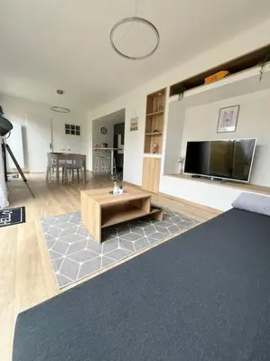 Télévision ou salle de divertissement dans l'établissement Chez Hugo