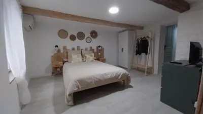 Télévision ou salle de divertissement dans l'établissement Le Scailleteux, petite maison de mineur, climatisée non accessible PMR