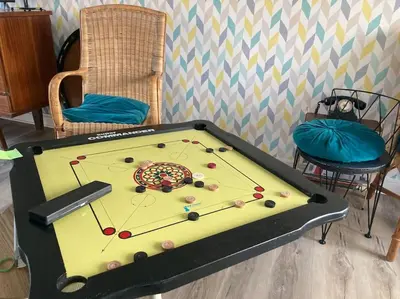 Billard dans l'établissement Carré Vintage, gîte années 50 avec jardin proche Laon