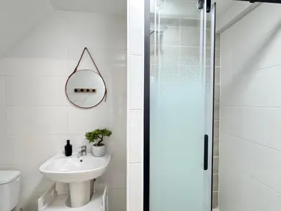 Salle de bains dans l'établissement Appartement Platanes 7 - Proche Disneyland - Parking Gratuit - Meaux
