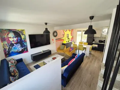 Télévision ou salle de divertissement dans l'établissement Villahermosa, un oasis artistique