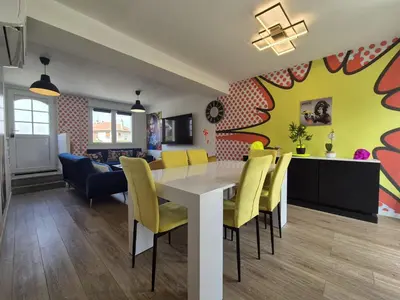 Coin salon dans l'établissement Villahermosa, un oasis artistique