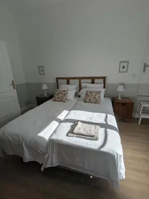 Un ou plusieurs lits dans un hébergement de l'établissement La Maison Cornon