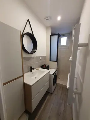 Salle de bains dans l'établissement Les Arquebusiers