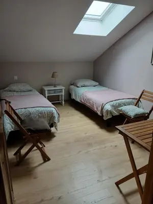 Un ou plusieurs lits dans un hébergement de l'établissement la clé du bouton d'or