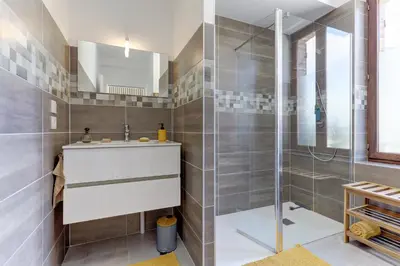 Salle de bains dans l'établissement Gite des Petits Pavés - Maison de campagne