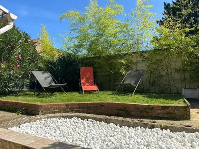 Jardin de l'établissement Gîte OPLM 8 p Proximité Charleville
