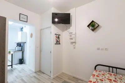 Télévision ou salle de divertissement dans l'établissement Joli studio confortable