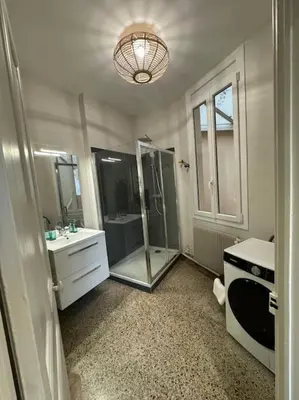 Salle de bains dans l'établissement OSLO, hyper centre, proche gare, marché Boulingrin