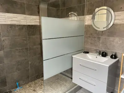 Salle de bains dans l'établissement Appartements Turquoise 2 pers - L'Artdu'Net -