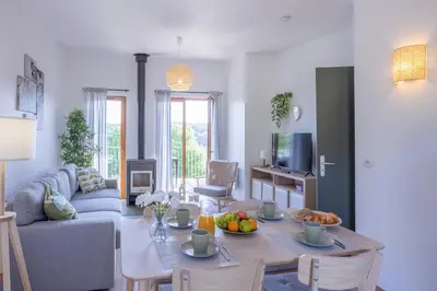 Coin salon dans l'établissement La Hulotte H26 - L'immanquable vue Lac du Val Joly