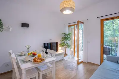Coin salon dans l'établissement Les Charmes C23B - Le Val Joly