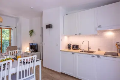 Cuisine ou kitchenette dans l'établissement Les Charmes C38 - Le Val Joly