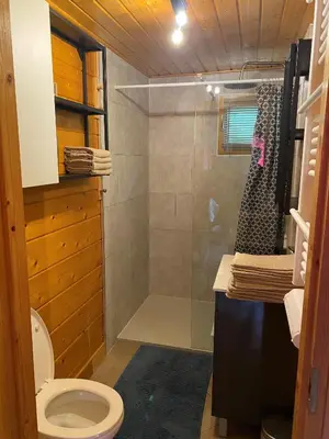 Salle de bains dans l'établissement Chalet