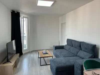 Télévision ou salle de divertissement dans l'établissement Au Coin Champenois Epernay