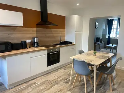 Cuisine ou kitchenette dans l'établissement Gite 2 du grand Pavillon