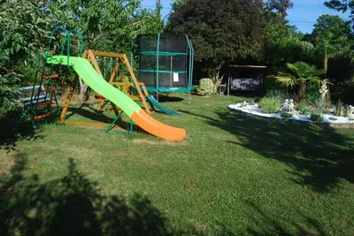 Aire de jeux pour enfants de l'établissement Gîte coté Jardin