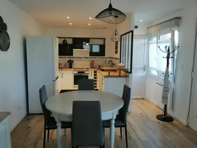Cuisine ou kitchenette dans l'établissement Gîte coté Jardin
