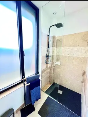 Salle de bains dans l'établissement La Maison du faubourg & Spa