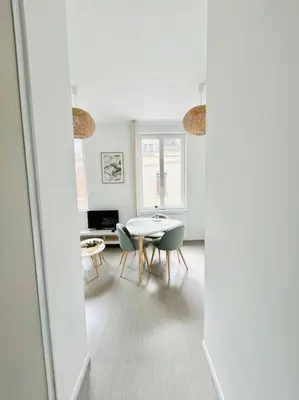 Télévision ou salle de divertissement dans l'établissement Appartement Lumineux & Confortable