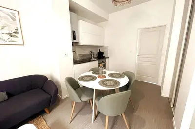 Cuisine ou kitchenette dans l'établissement Charmant appartement Près de la Gare