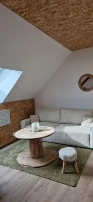 Coin salon dans l'établissement appartement dans une écurie