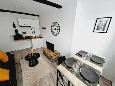 Télévision ou salle de divertissement dans l'établissement Appartements centre-ville Avesnes sur Helpe centre-ville T2