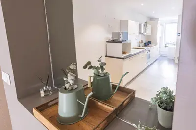Cuisine ou kitchenette dans l'établissement Tys Home, maison spacieuse avec parking