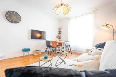 Télévision ou salle de divertissement dans l'établissement Appartement Stylé pour 4