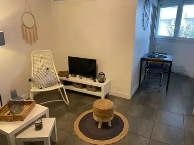 Télévision ou salle de divertissement dans l'établissement Appartement proche conservatoire hyper centre