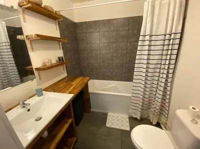 Salle de bains dans l'établissement Appartement proche conservatoire hyper centre