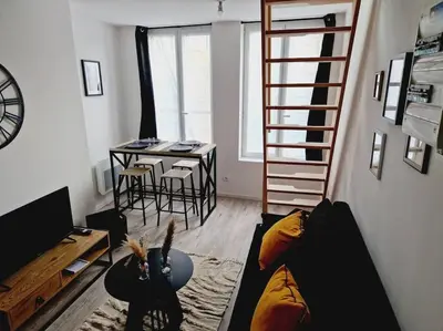 Coin salon dans l'établissement Appartements centre-ville Avesnes sur Helpe Duplex confort
