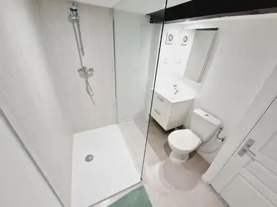 Salle de bains dans l'établissement Appartements centre-ville Avesnes sur Helpe Duplex confort