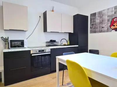 Cuisine ou kitchenette dans l'établissement Montréal, Maison pétillante et accueillante