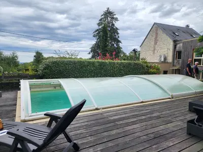 Piscine de l'établissement Les trois Grottes ou située à proximité