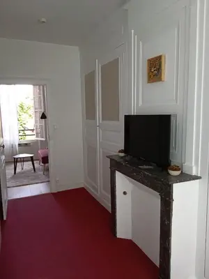 Télévision ou salle de divertissement dans l'établissement Appartement au cœur du patrimoine sézannais