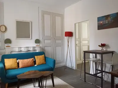Coin salon dans l'établissement Appartement au cœur de la Petite Cité de Caractère