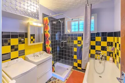 Salle de bains dans l'établissement Sixties Forever - une immersion années 60