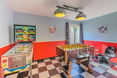 Salle de jeux dans l'établissement Sixties Forever - une immersion années 60