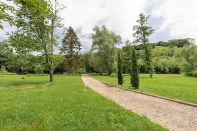 Jardin de l'établissement Gîte de la Dommarienne