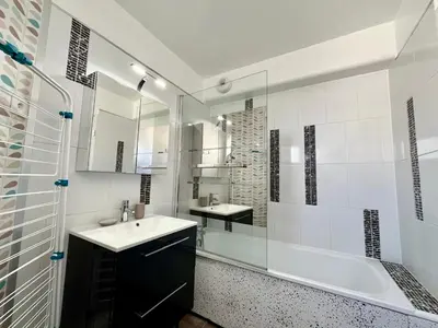 Salle de bains dans l'établissement Chez Swany - Découverte à Reims Parking inclus