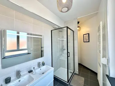 Salle de bains dans l'établissement Les Palmettes Hypercentre Reims