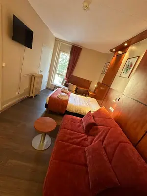 Télévision ou salle de divertissement dans l'établissement Hôtel Victoria
